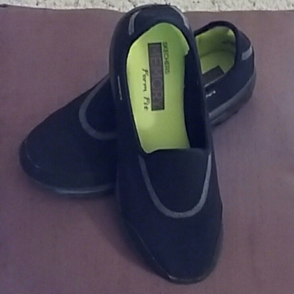 Sketchers Memory Form Fit slip ons